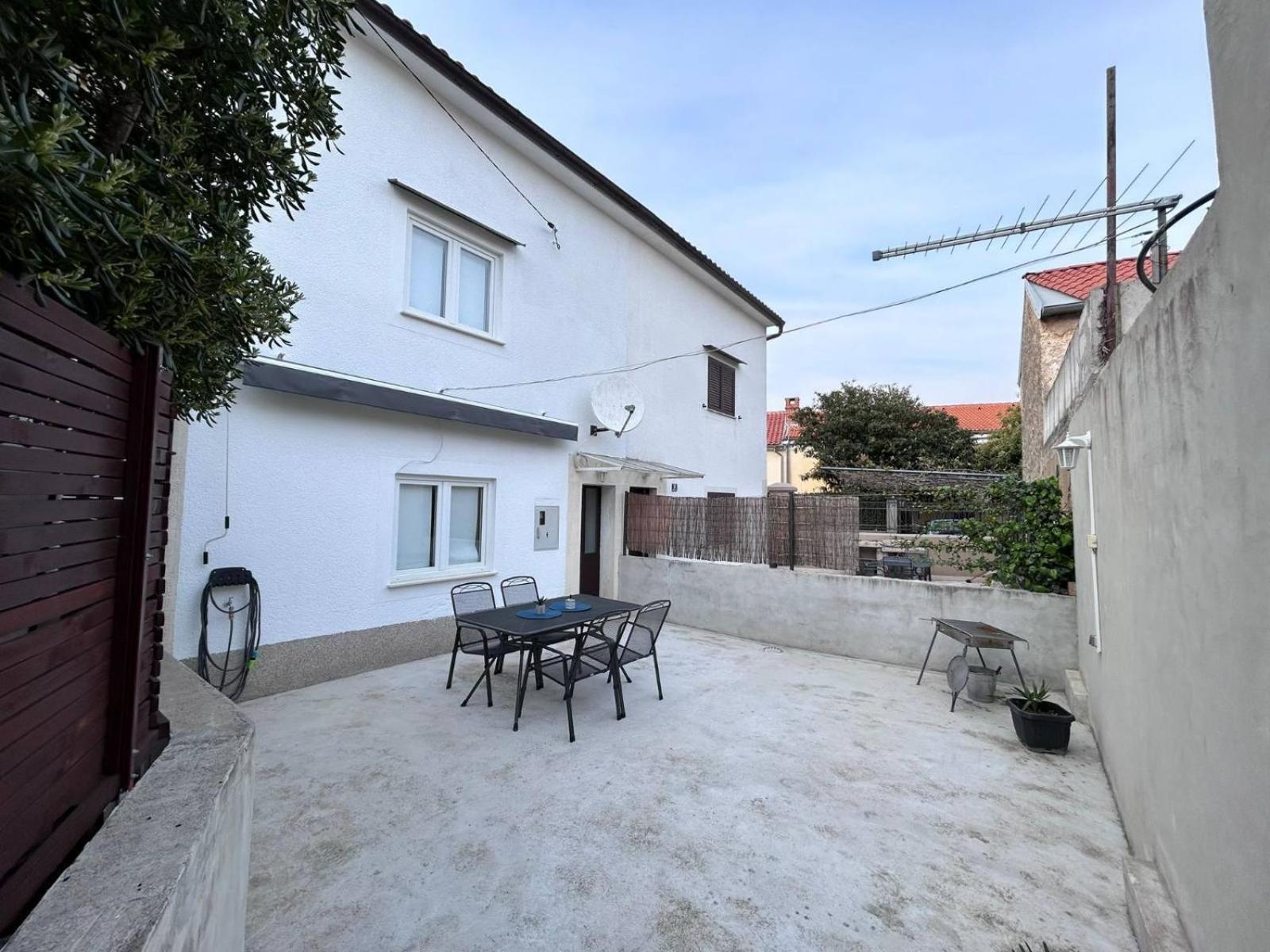 Holiday Home Omisalj Exterior photo